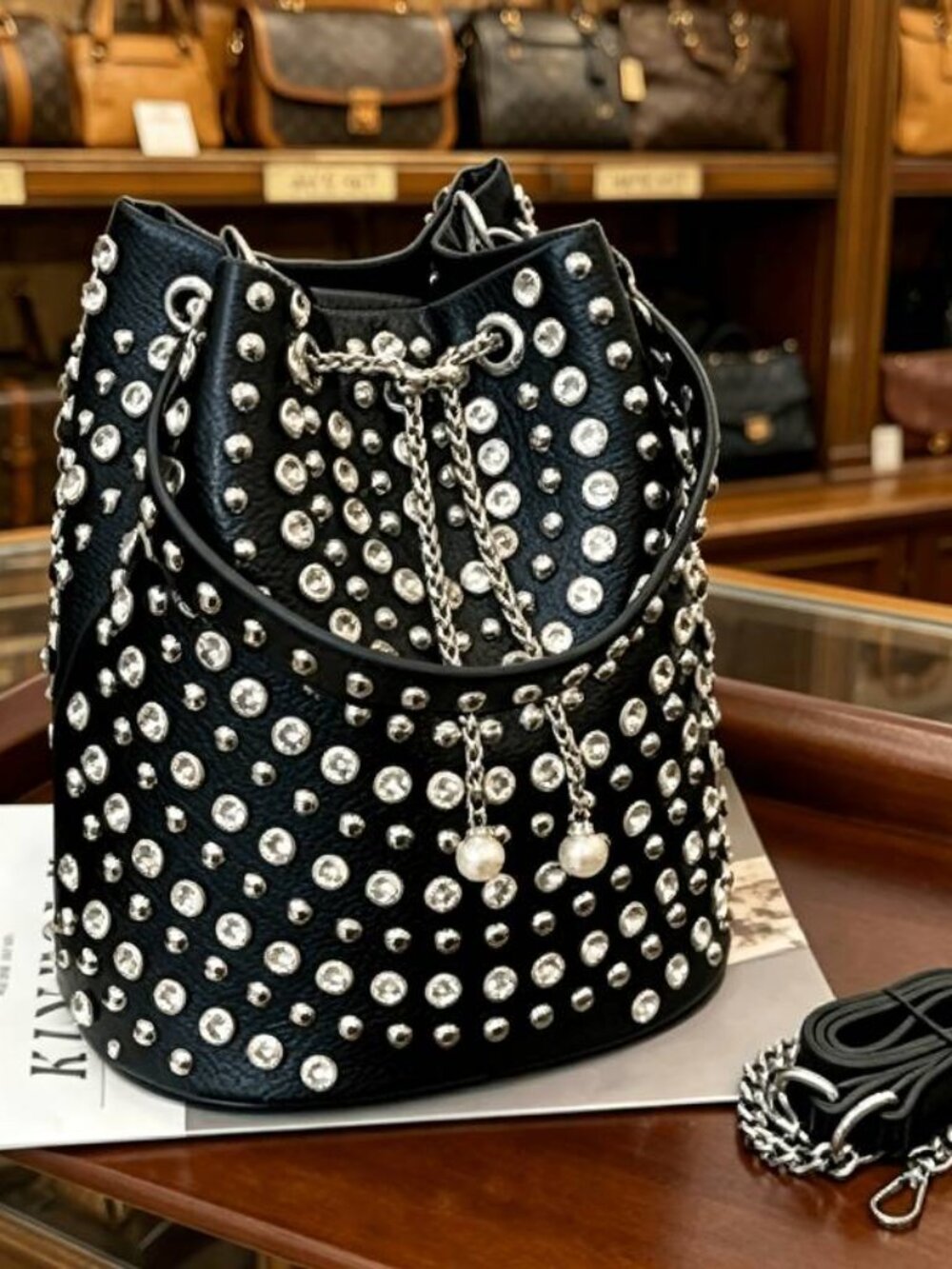 Diamond Bucket Bag Black Drawstring Crossbody Bag with Pearl Ornaments Chain - Picture 2 of 5